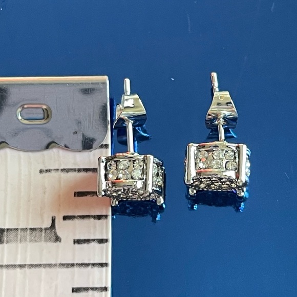 HP 🔥Silver Toned Clear Rhinestone Studded Pierced Earrings - Picture 4 of 4